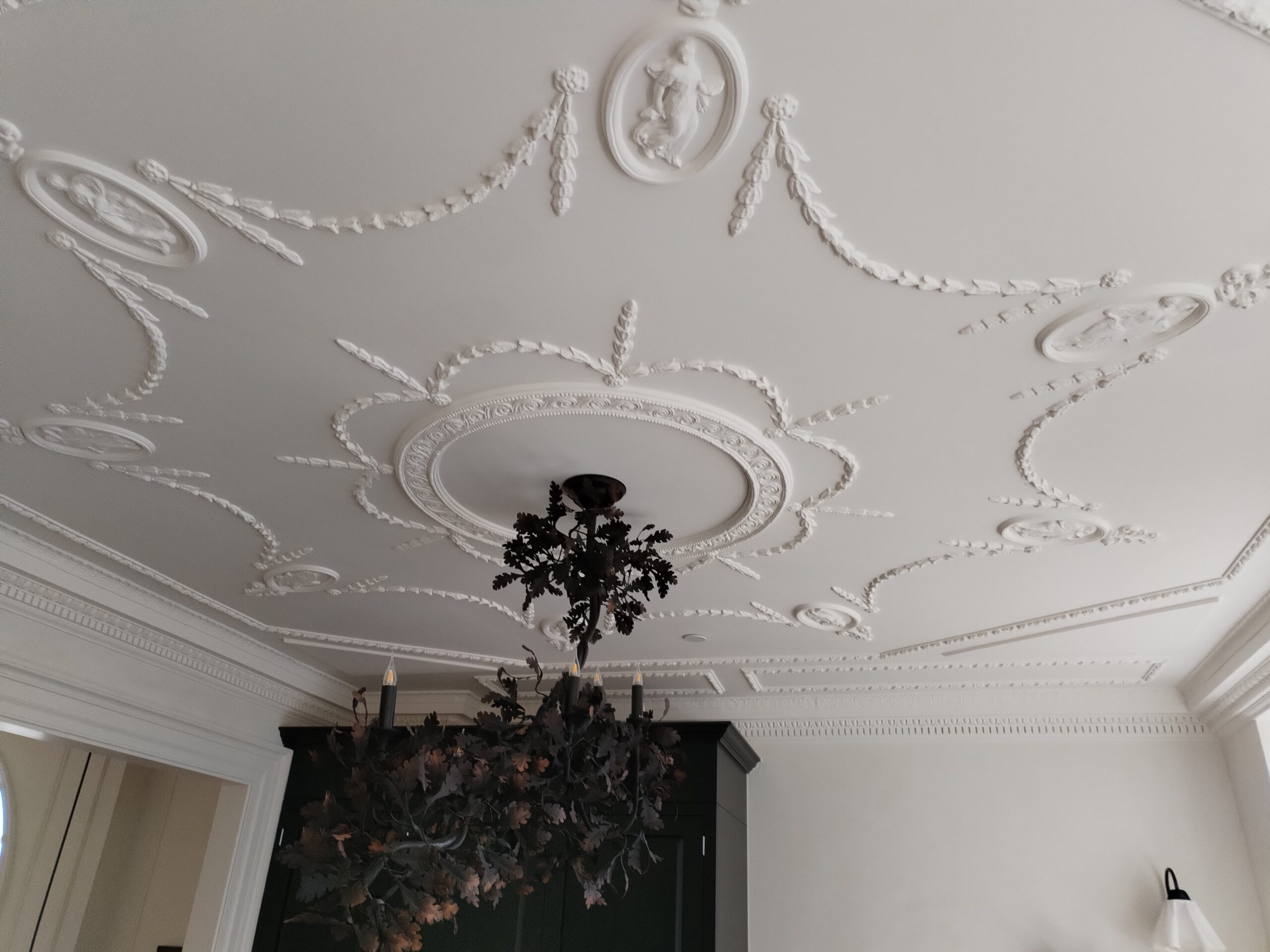 DP Plasis | Cornice | Ceiling centre | Panel mouldings | Dado and picture rail | Skirting | Corbels | Columns | Arches | Access Panels